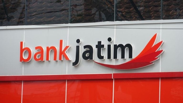 63890532364-bank_jatim_tumbuh_pesat_dan_luncurkan_layanan_syariah-768x512